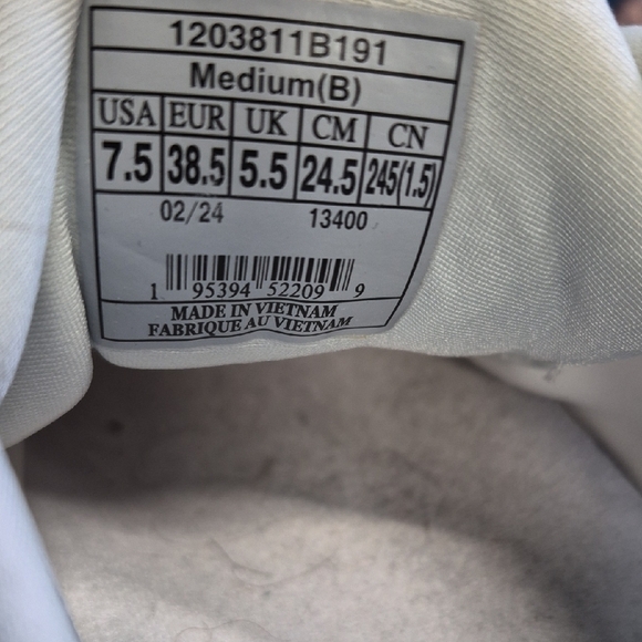 Brooks Women White Sneakers 7.5 - Picture 11 of 11